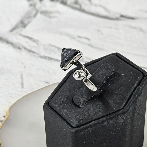 Black Triangle Adjustable Fashion Ring  A38 - Picture 5 of 6